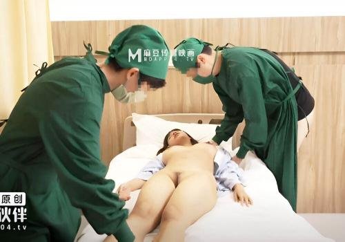 Em đi khám bệnh bị 2 bác sĩ gây mê thay nhau địt bướm em không ngừng